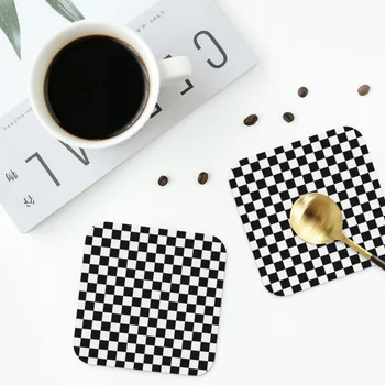 Черно-белые подставки для шахматной доски, кожаные коврики для столовых приборов, нескользящие изоляционные коврики для кофе, накладки для домашней кухни, набор из 4 предметов