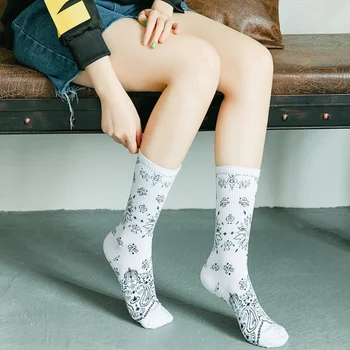 Женские носки средней длины, винтажные носки с цветами кешью, уличные модные черно-белые чулки